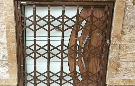 حفاظ آهنی درب آپارتمان اصفهان
