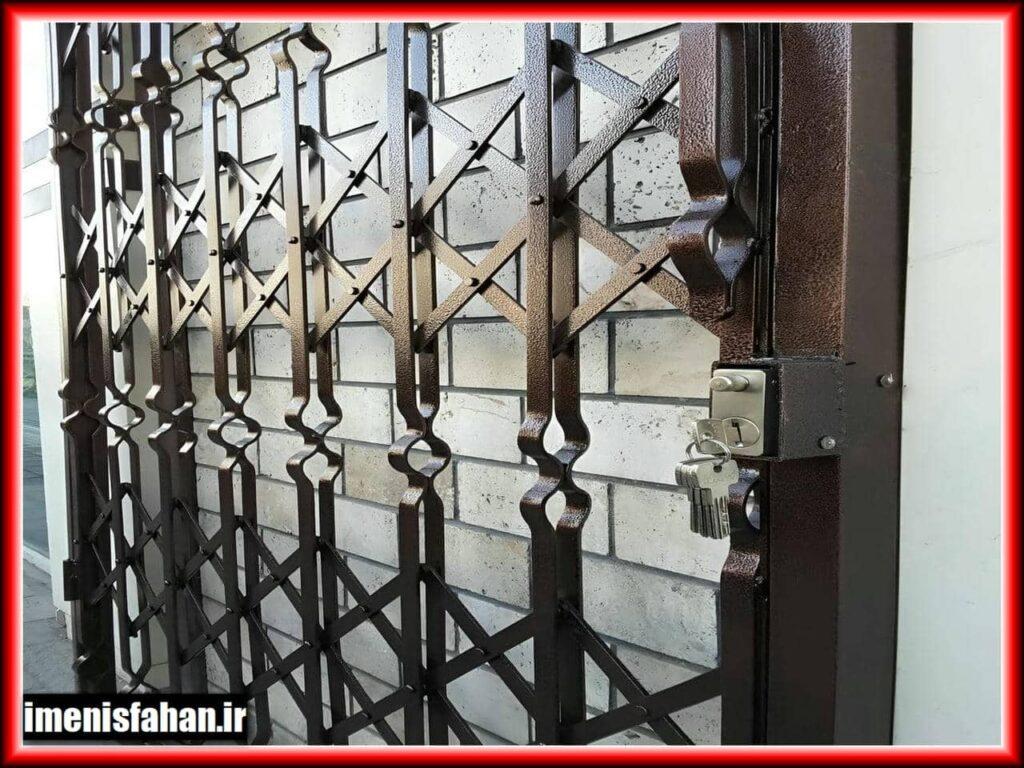 بهترین مدل های حفاظ آکاردئونی در اصفهان؛ تک لنگه یا دو لنگه؟ بهترین مدل های حفاظ آکاردئونی در اصفهان؛ تک لنگه یا دو لنگه؟