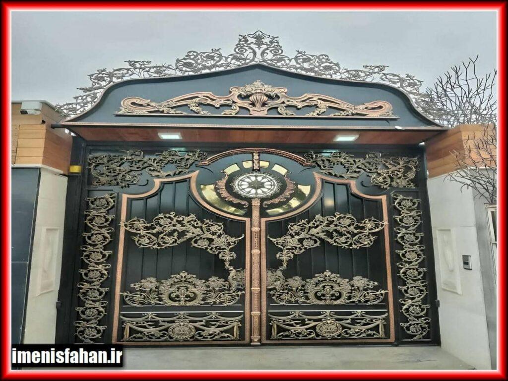 عوامل تأثیرگذار بر قیمت درب آهنی و معرفی کارخانه درب فرفورژه اصفهان