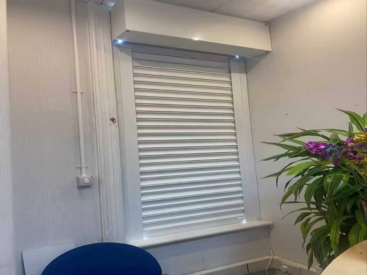 کرکره برقی پنجره در آران و بیدگل کرکره برقی پنجره در آران و بیدگل