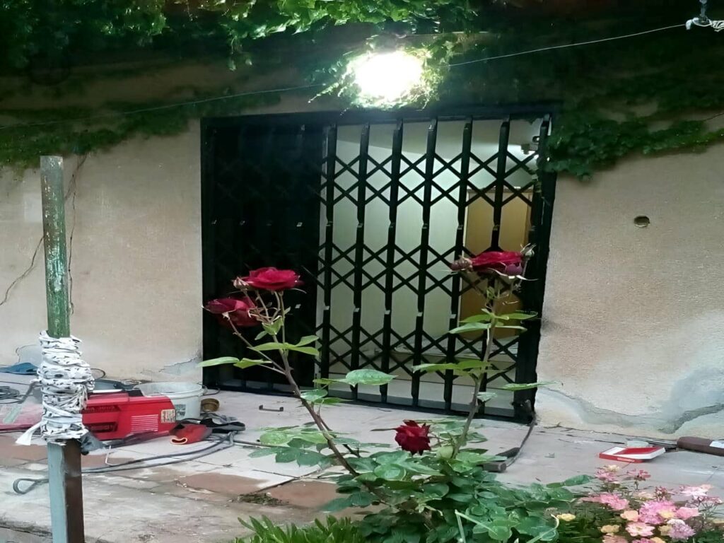 حفاظ درب ساختمان اصفهان