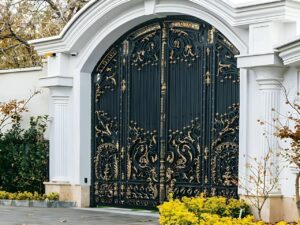 درب آهنی حیاط در شاهین شهر