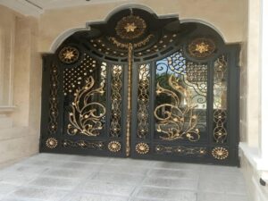 درب آهنی حیاط در فولادشهر