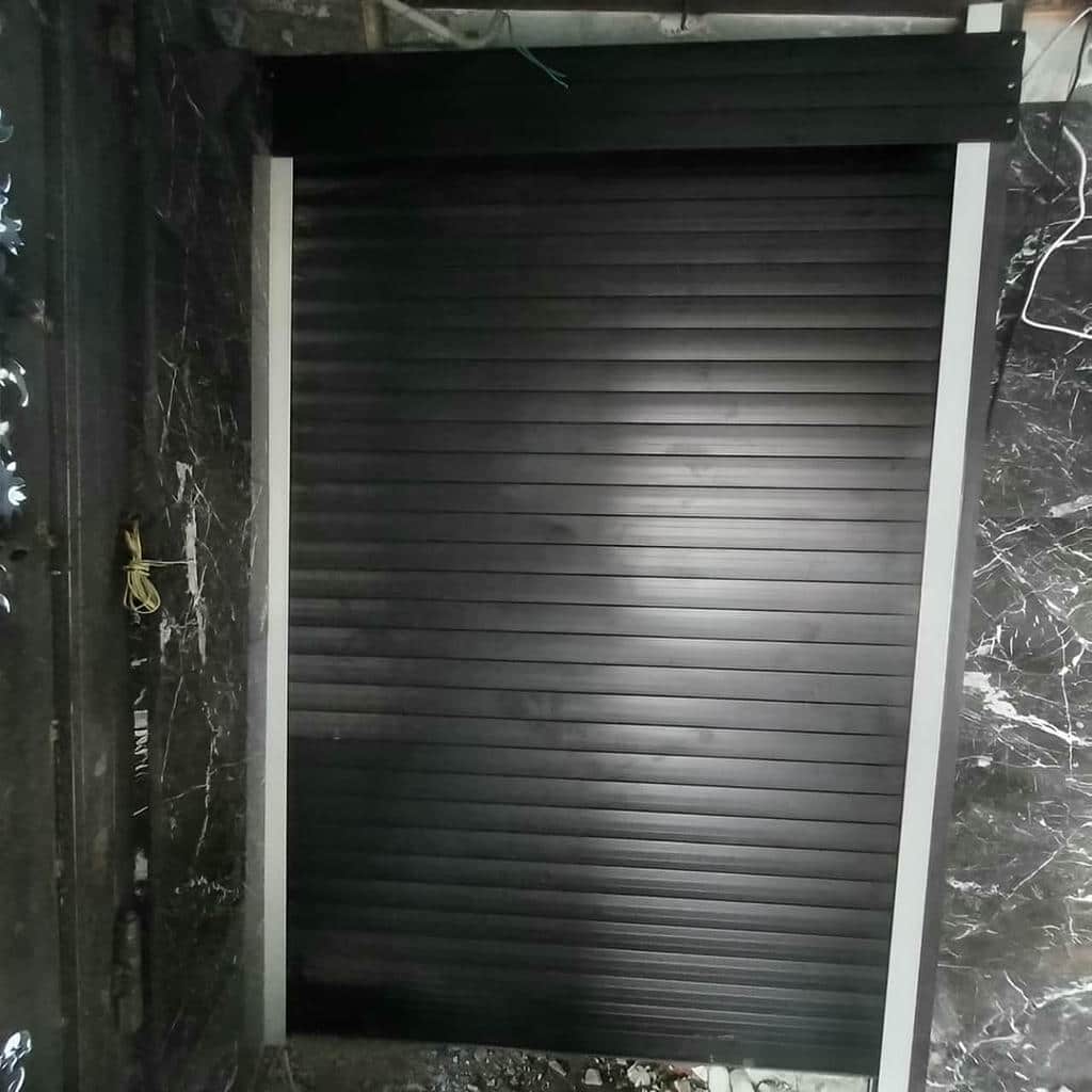 سیستم کنترل کرکره برقی درب ورودی آپارتمان در اصفهان