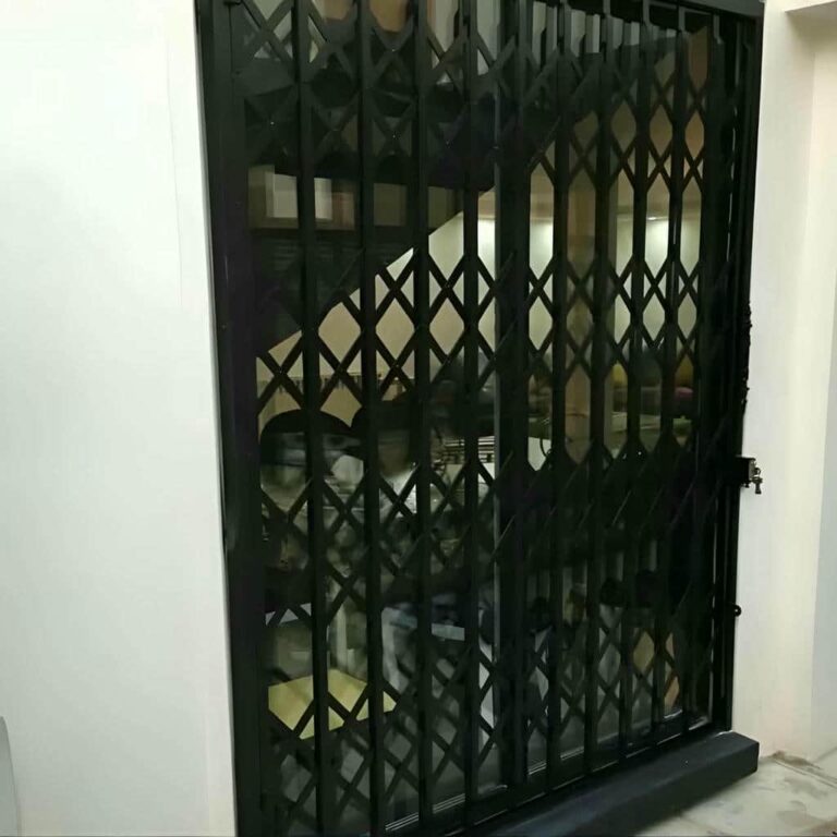 accordion-door-protection-apartment-acq حفاظ پشت درب ضد سرقت آپارتمان در اصفهان با نصب ایمن و طراحی مقاوم