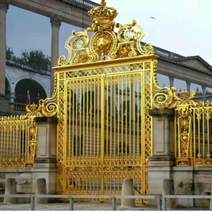 درب حیاط آهنی در اصفهان
