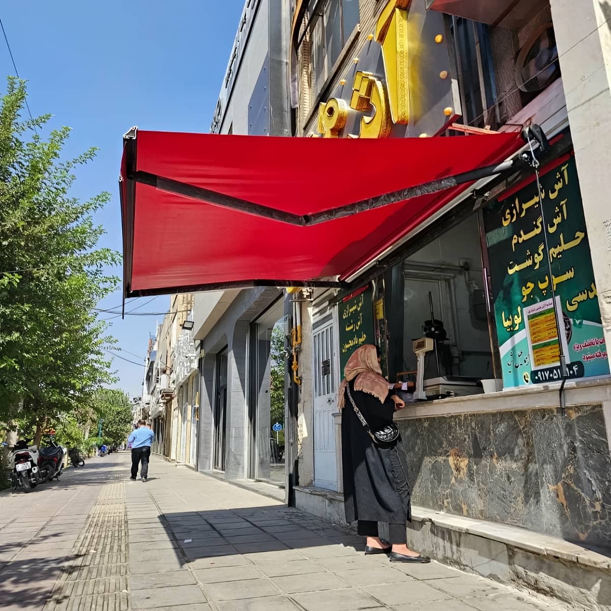 سایبان برقی ضد UV در اصفهان با پارچه مقاوم آفتاب سایبان برقی ضد UV برای محافظت از پوست و مبلمان در اصفهان