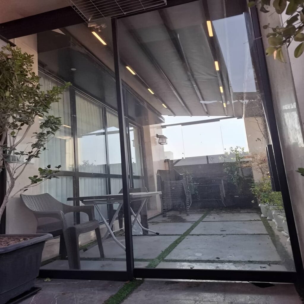 نصب سقف جمع شونده رستوران در اصفهان