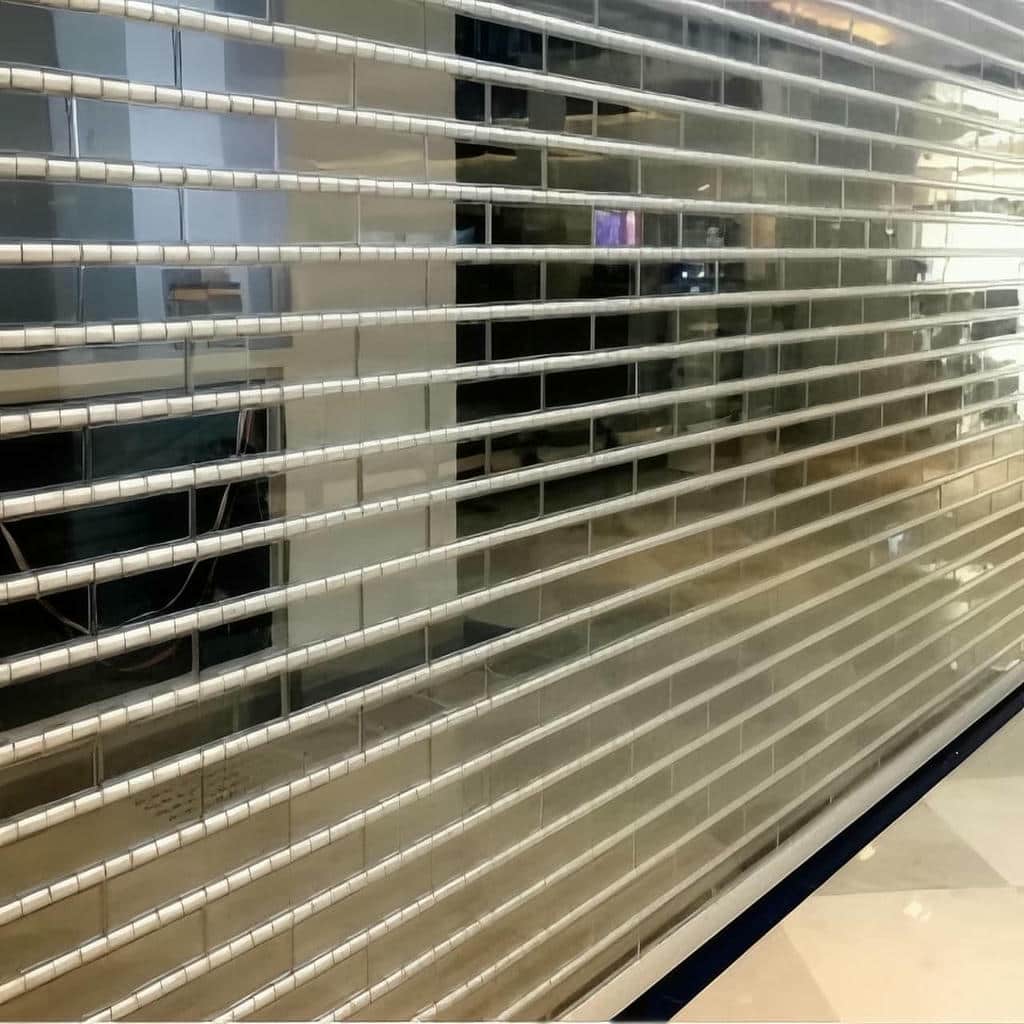 کرکره برقی درب های ورودی مسکونی اصفهان با ریل تراز کرکره برقی درب های ورودی مسکونی اصفهان با ریل تراز