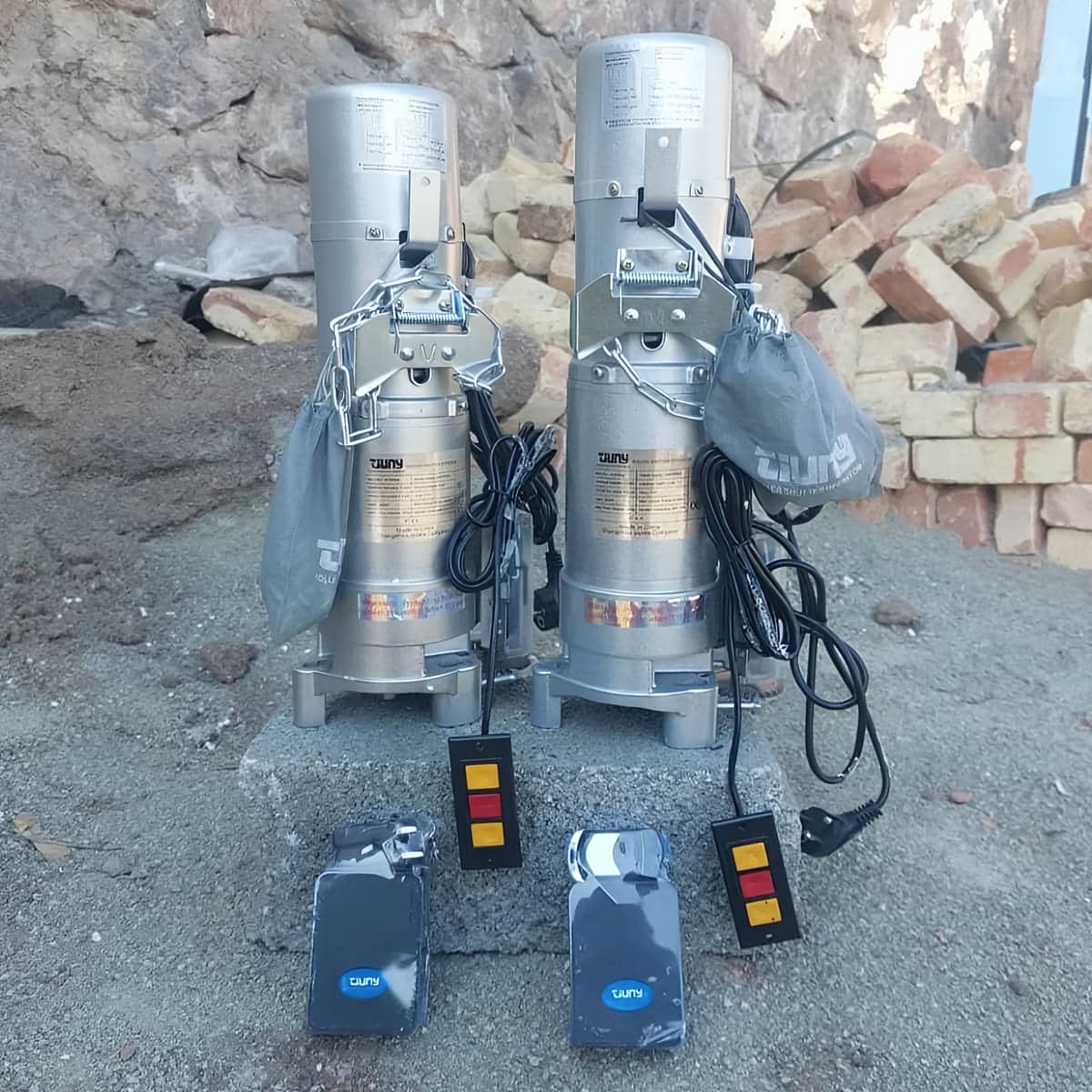 کرکره برقی درب های ورودی مسکونی اصفهان با موتور کم صدا کرکره برقی درب های ورودی مسکونی اصفهان با موتور کم صدا