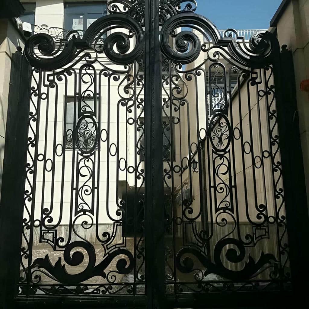نصب درب پارکینگ سنگین شاسی دوبل با لولای باربر در اصفهان
