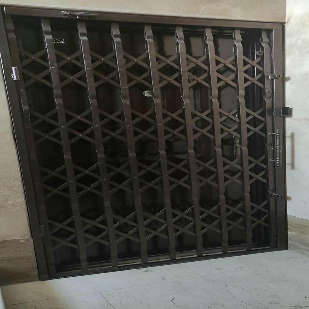 نصب درب آکاردئونی قفل مخفی کتابی روی چهارچوب تراز در اصفهان نصب درب آکاردئونی قفل مخفی کتابی روی چهارچوب تراز در اصفهان