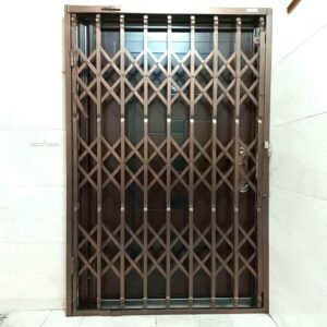 14 طرح درب آکاردئونی مدرن مشکی ورودی اداری در اصفهان