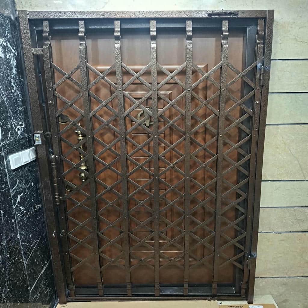 سفارش درب آکاردئونی ضد سرقت با اندازه‌گیری دقیق در اصفهان