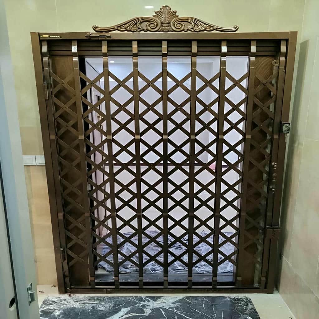 حفاظ درب آپارتمان ضد دیلم با محافظ قفل مقاوم در اصفهان حفاظ درب آپارتمان ضد دیلم با محافظ قفل مقاوم در اصفهان