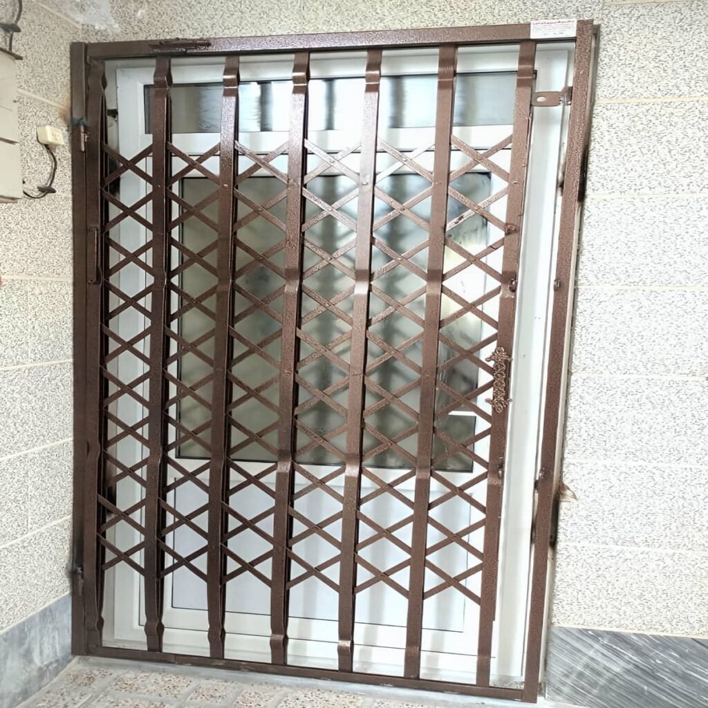 حفاظ درب آپارتمان ضد دیلم با شبکه لوزی متراکم در اصفهان حفاظ درب آپارتمان ضد دیلم با شبکه لوزی متراکم در اصفهان