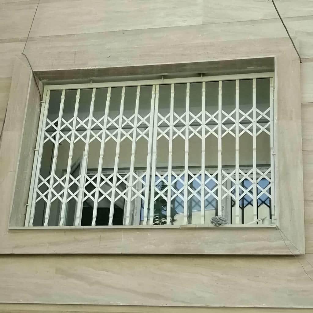 درب آکاردئونی برای واحد اداری با ریل و چرخ متناسب در اصفهان