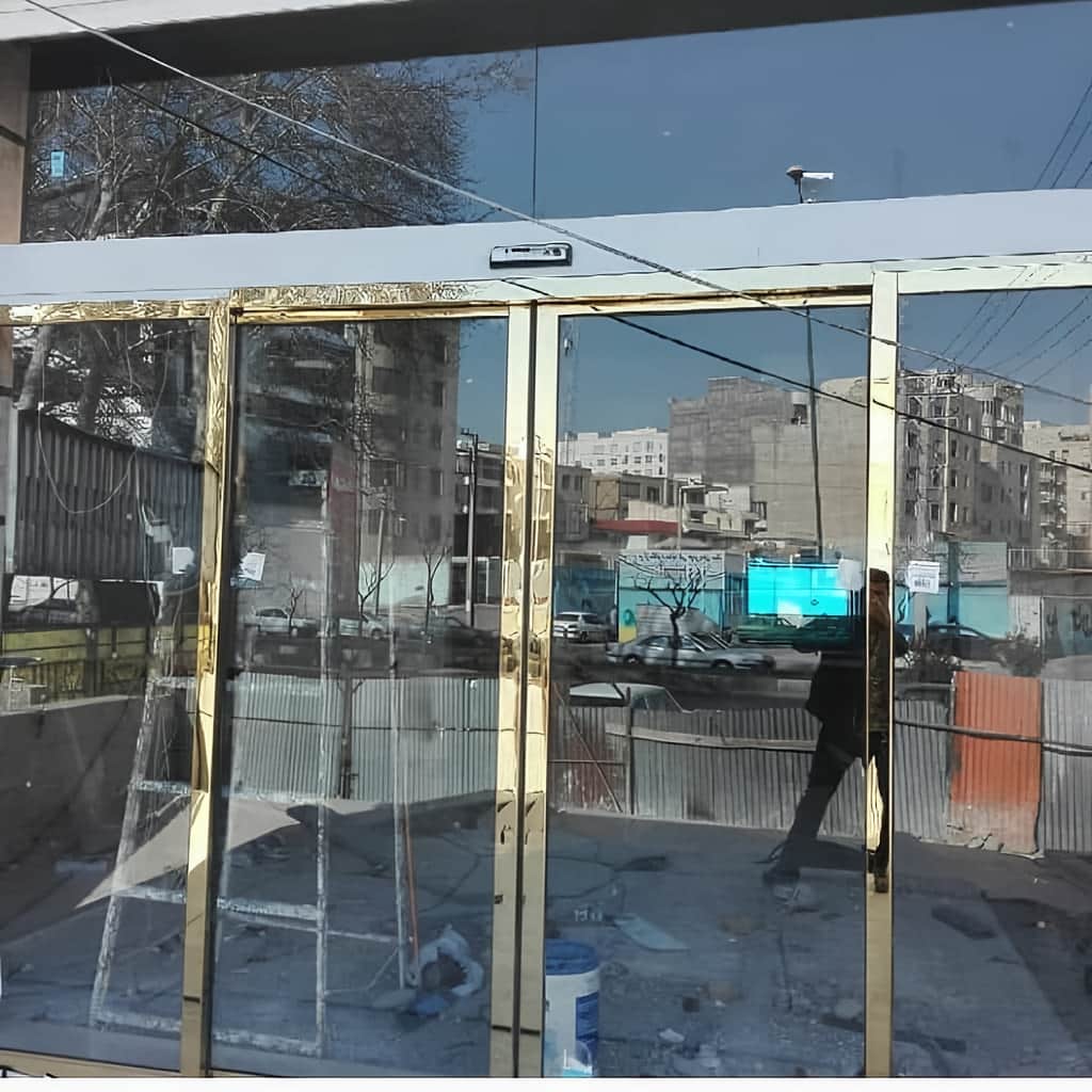 خدمات درب شیشه ای اتوماتیک کشویی دو لت پرتردد در اصفهان خدمات درب شیشه ای اتوماتیک کشویی دو لت پرتردد در اصفهان