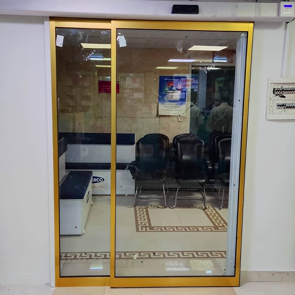 درب شیشه ای اتوماتیک کشویی دو لت فریم لس در اصفهان