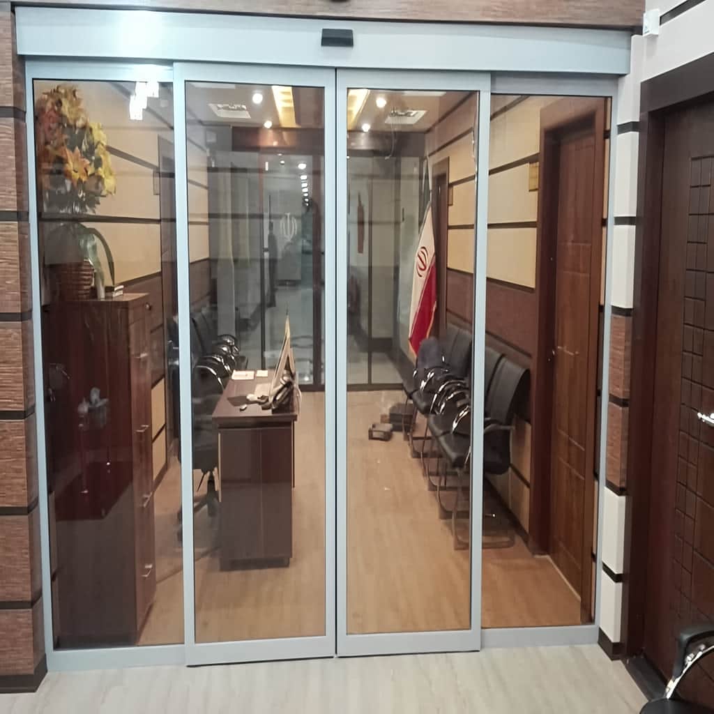نصب درب شیشه ای اتوماتیک کشویی دو لت با شیشه سکوریت در اصفهان نصب درب شیشه ای اتوماتیک کشویی دو لت با شیشه سکوریت در اصفهان