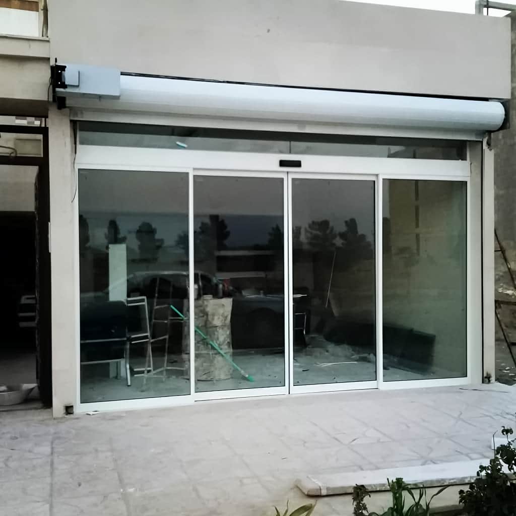 تعمیر درب اتوماتیک شیشه ای ورودی فروشگاه در اصفهان