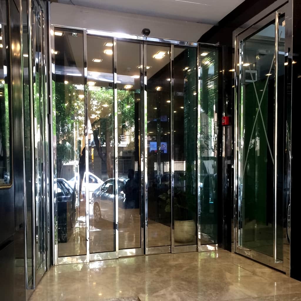 درب اتوماتیک شیشه ای بیمارستانی کشویی سنسور حرکت در اصفهان درب اتوماتیک شیشه ای بیمارستانی کشویی سنسور حرکت در اصفهان