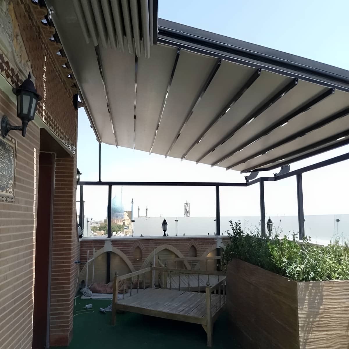 نصب سقف برقی برای تراس در اصفهان