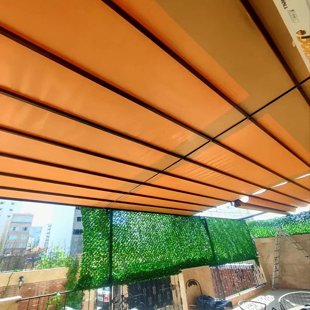 نصب سقف برقی برای تراس در اصفهان