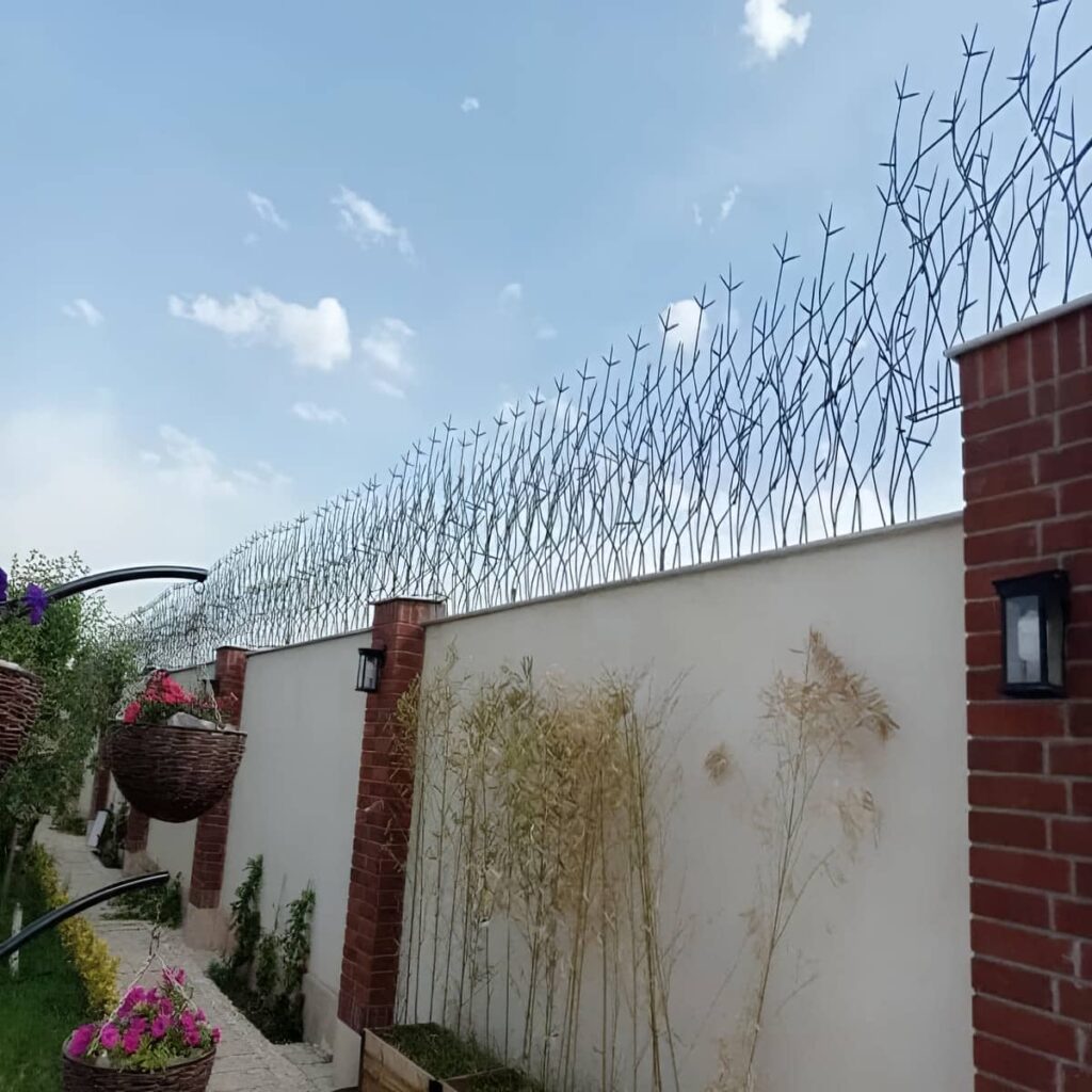 8 مدل حفاظ شاخ گوزنی دیوار باغ ویلا در اصفهان
