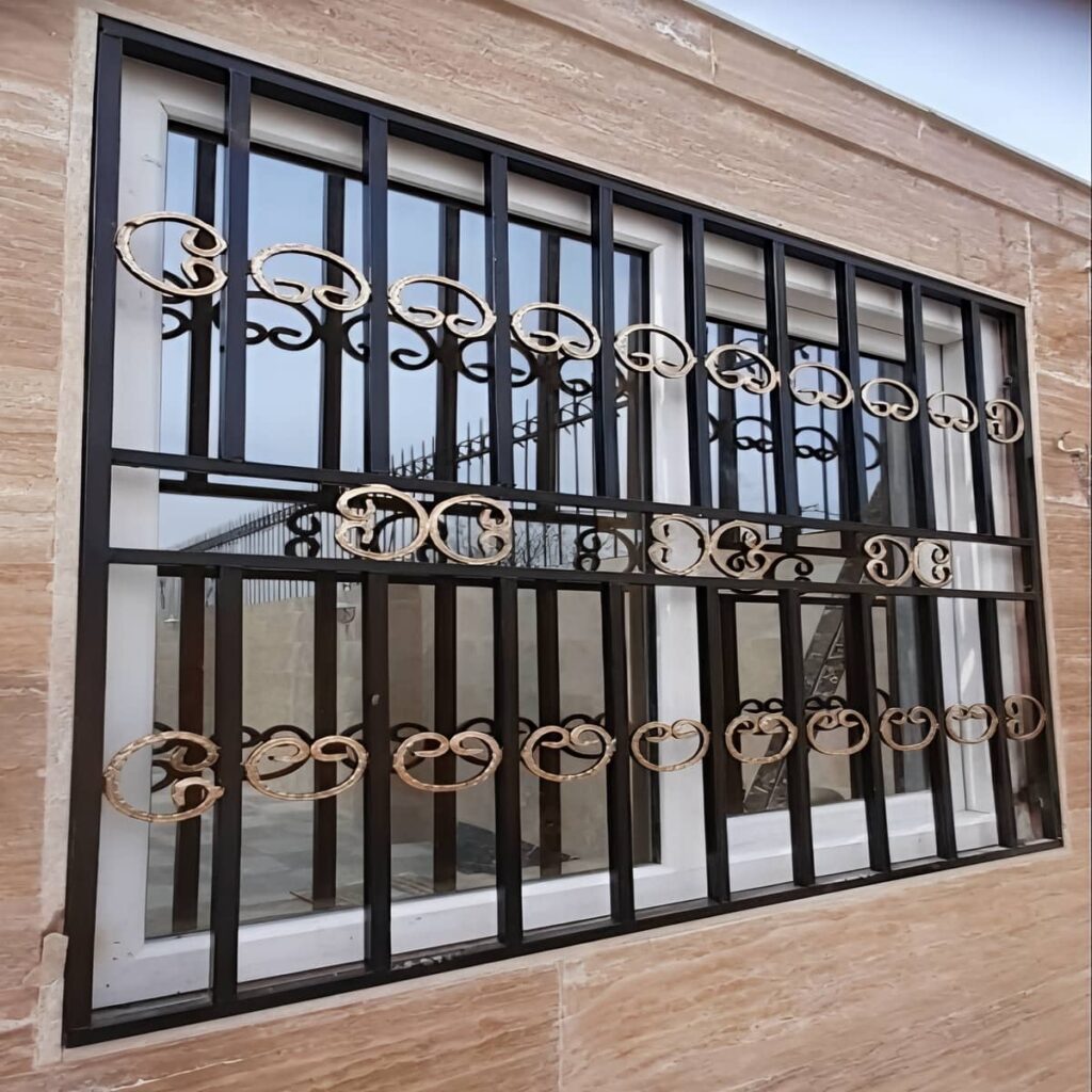 نرده پنجره فلزی شاسی دار شبکه‌ای با جوش دقیق در اصفهان