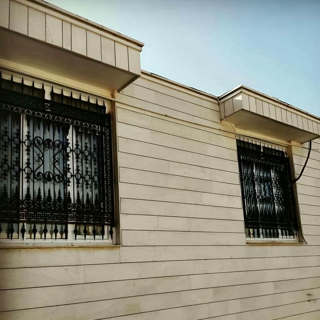 سفارش نرده پنجره فلزی شاسی دار با اندازه‌گیری دقیق در اصفهان
