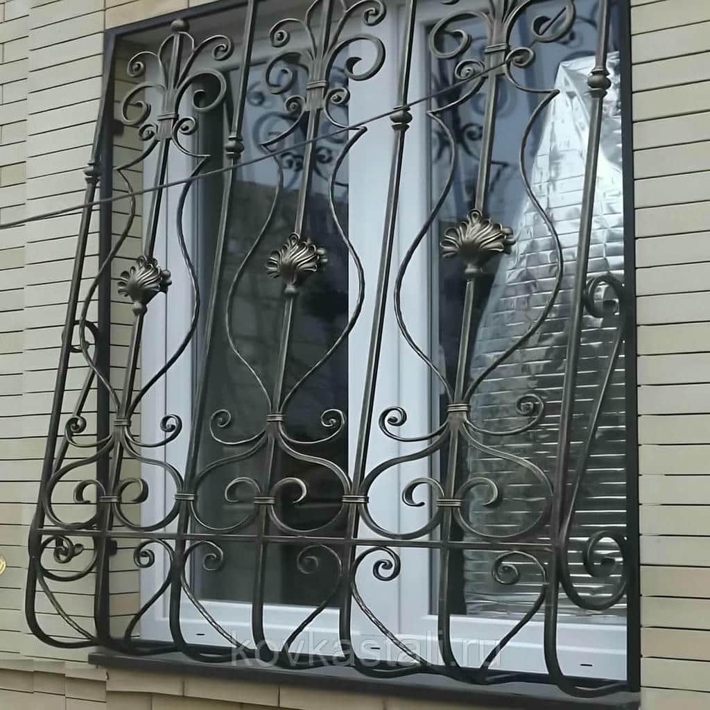 نرده پنجره فلزی شاسی دار قاب دوبل با ساختار مقاوم در اصفهان