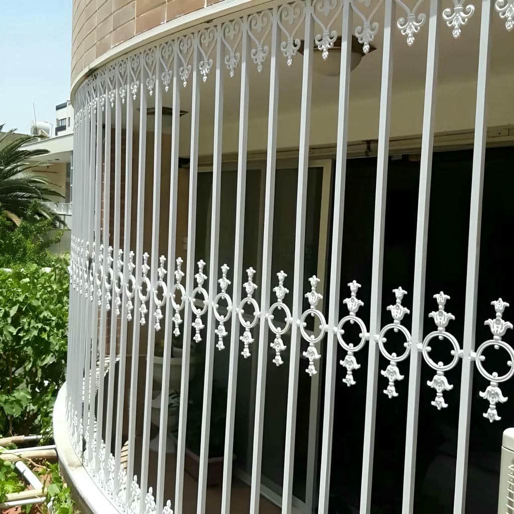 سفارش حفاظ پنجره فرفورژه گل نرده با انتخاب تراکم مناسب در اصفهان