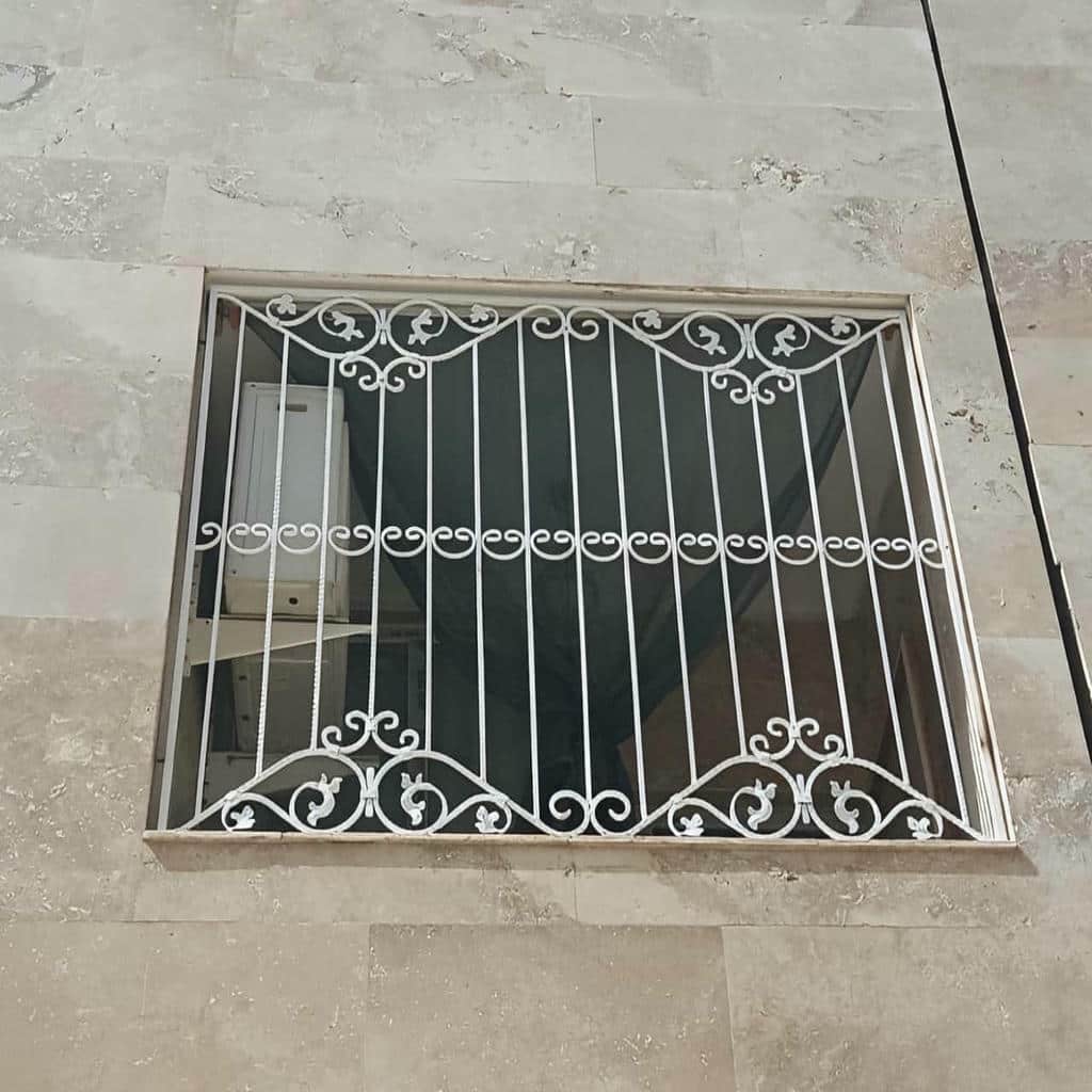 10 طرح حفاظ پنجره ثابت پیچ و رولپلاک در اصفهان