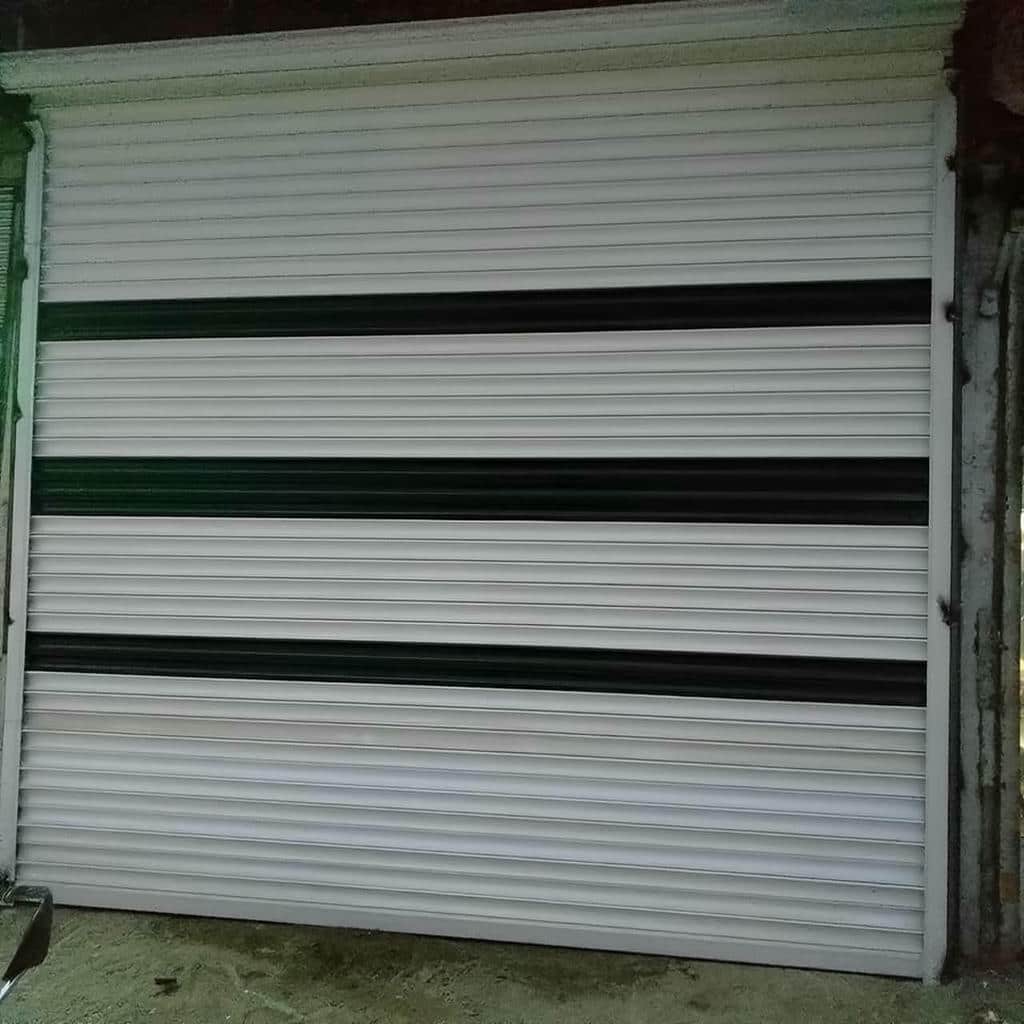 اجرای کرکره برقی رنگی نمای فروشگاه با تیغه آلومینیومی در اصفهان اجرای کرکره برقی رنگی نمای فروشگاه با تیغه آلومینیومی در اصفهان