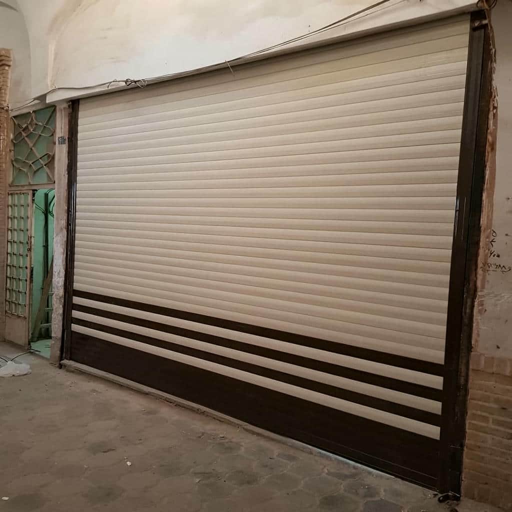 نصب درب کرکره ای مغازه صنعتی رول گیتر در اصفهان