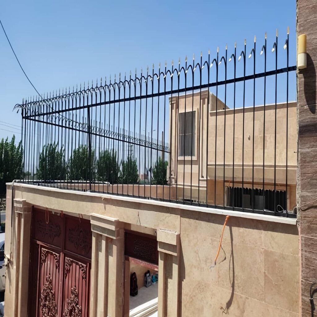 حفاظ سرنیزه ای سه ردیفه با کلاف مستحکم در اصفهان حفاظ سرنیزه ای سه ردیفه با کلاف مستحکم در اصفهان