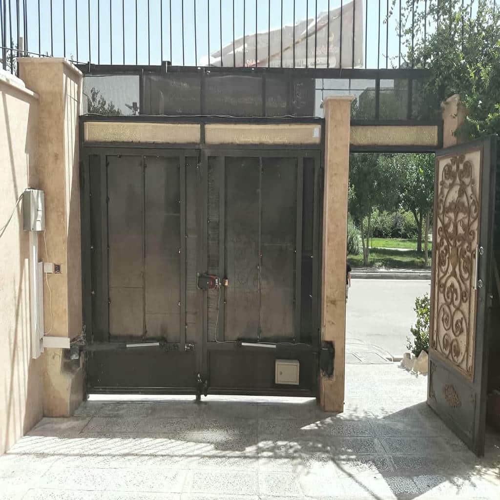 خدمات نصب درب اتوماتیک ریلی حیاط در اصفهان