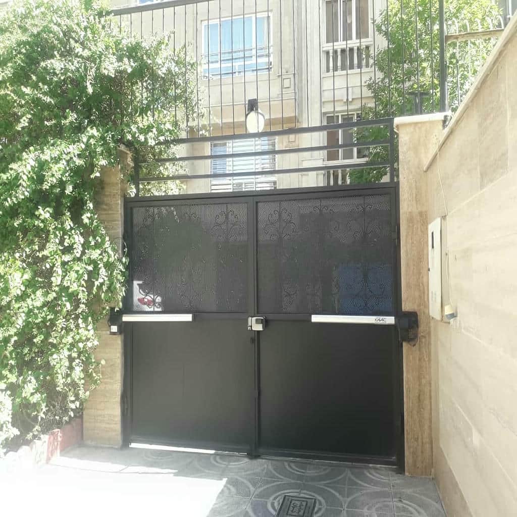اجرای درب اتوماتیک ریلی با توقف نرم در اصفهان