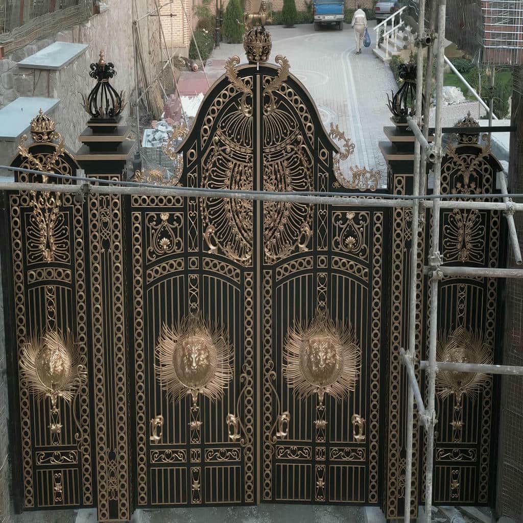 اجرای درب ویلایی فلزی با پوشش طرح چوب در اصفهان