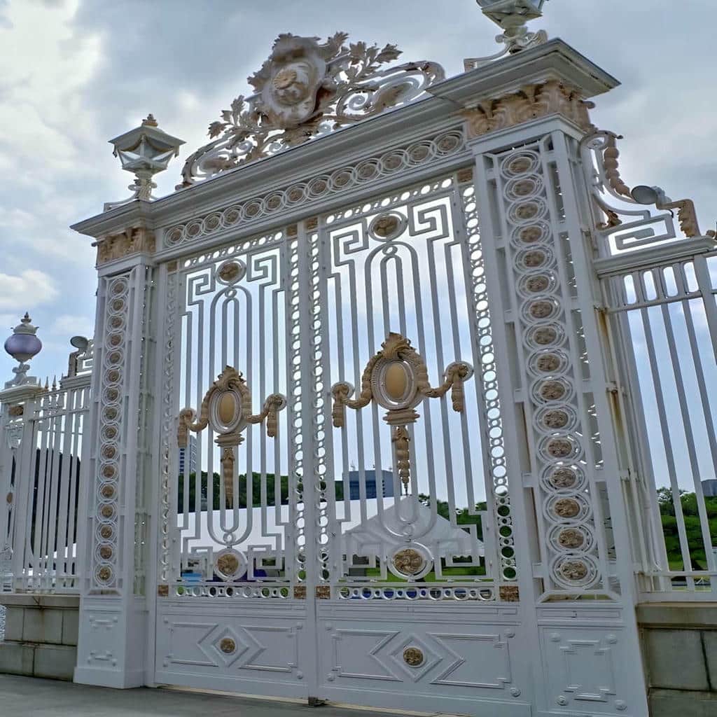 تعمیر درب حیاط CNC پنل مشبک و تنظیم یراق در اصفهان تعمیر درب حیاط CNC پنل مشبک و تنظیم یراق در اصفهان