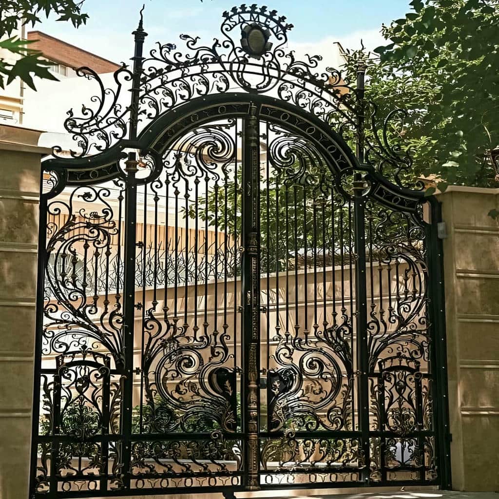 درب حیاط ورق پانچ گرد با شاسی مقاوم در اصفهان درب حیاط ورق پانچ گرد با شاسی مقاوم در اصفهان