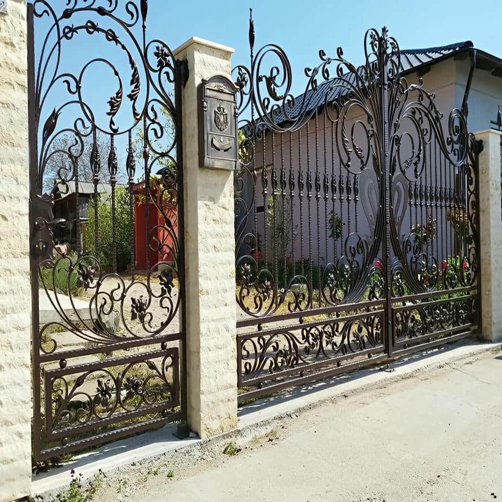 سفارش درب پارکینگ دو لنگه عریض لووردار در اصفهان