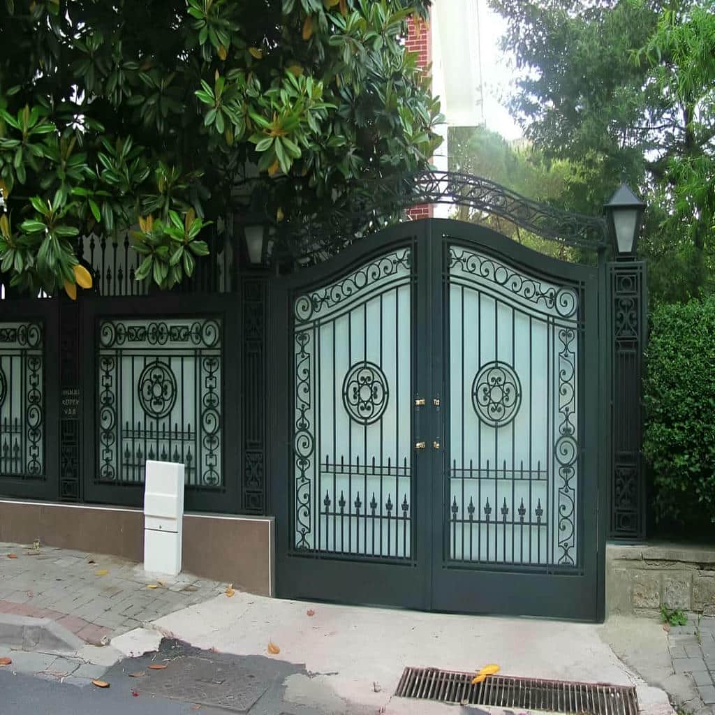 8 مدل درب پارکینگ آهنی ریلی در اصفهان