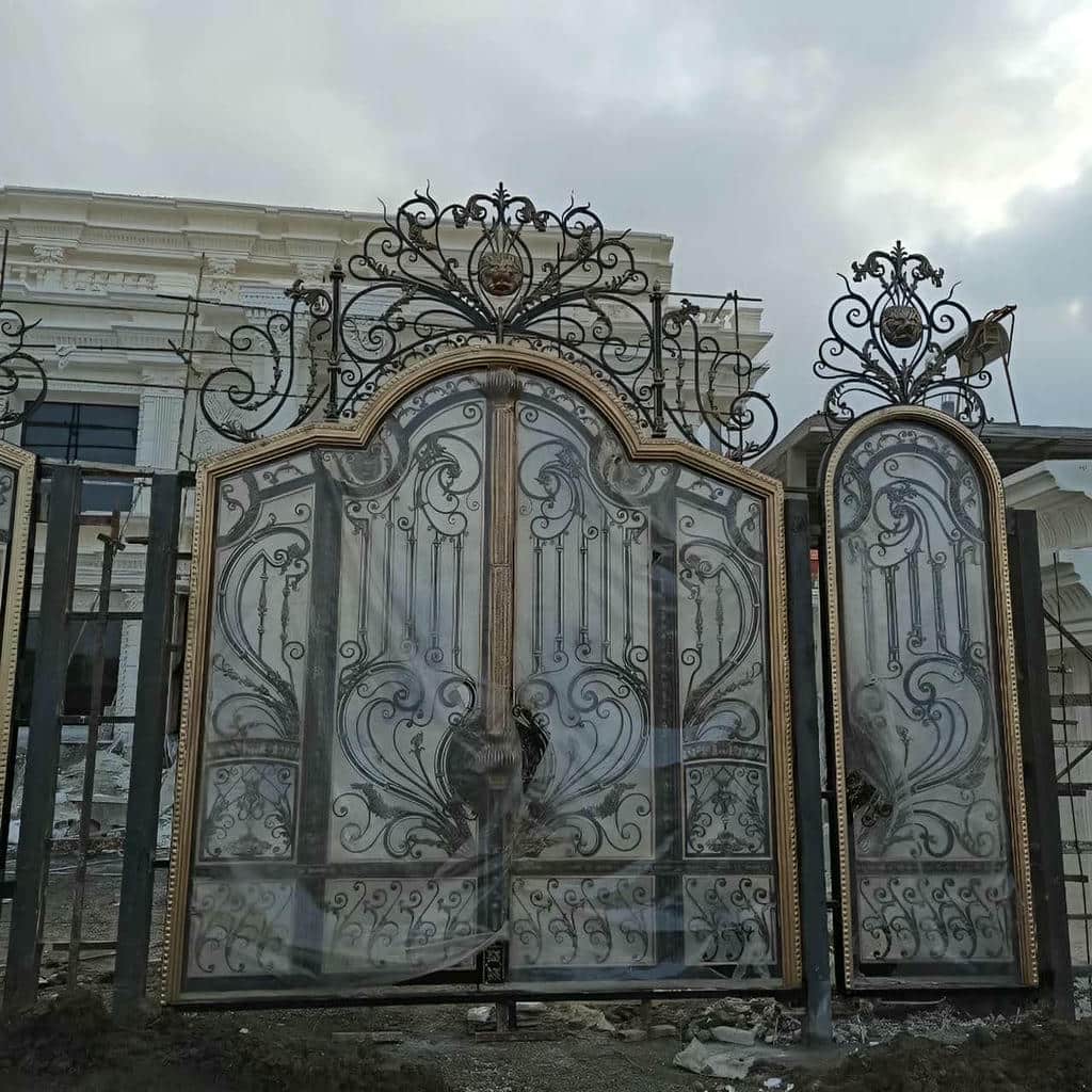 تولید درب پارکینگ آهنی ریلی چوبنما در اصفهان تولید درب پارکینگ آهنی ریلی چوبنما در اصفهان