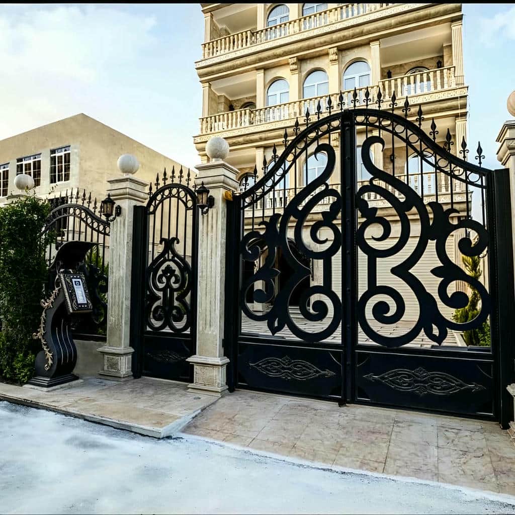 نصب درب پارکینگ مینیمال خطی با قاب مخفی در اصفهان