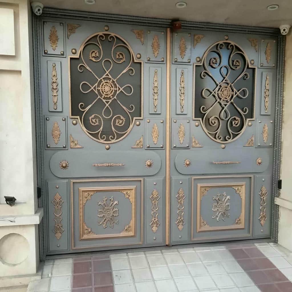 تعمیر درب حیاط برش لیزری هندسی و تنظیم یراق در اصفهان