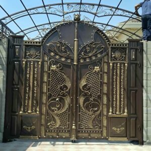 13 مدل درب پارکینگ فرفورژه نمای رومی در اصفهان