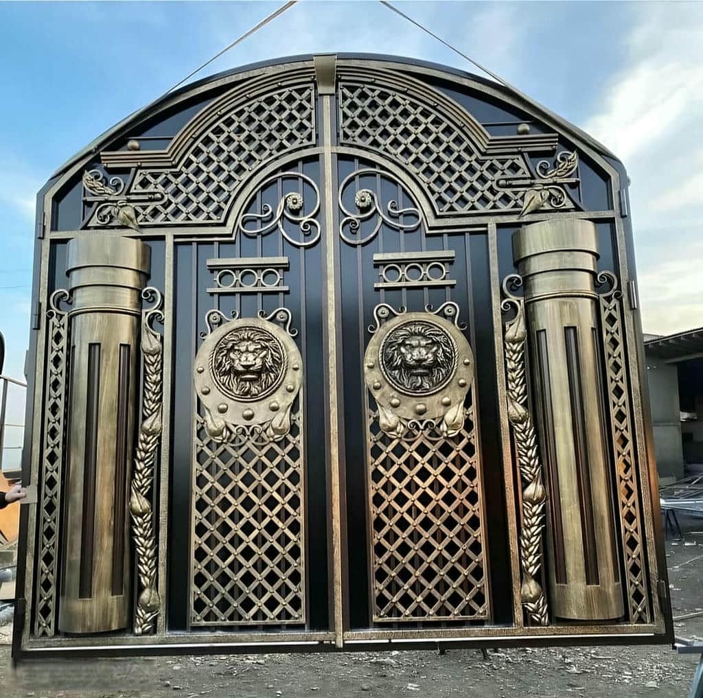 تولید درب پارکینگ فلزی دو لنگه نمای ساختمان در اصفهان