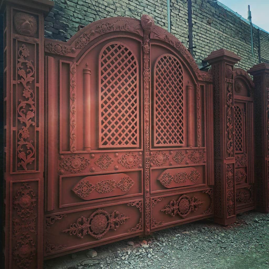خدمات تعمیر درب آهنی برش لیزری ورودی و تنظیم لولا در اصفهان